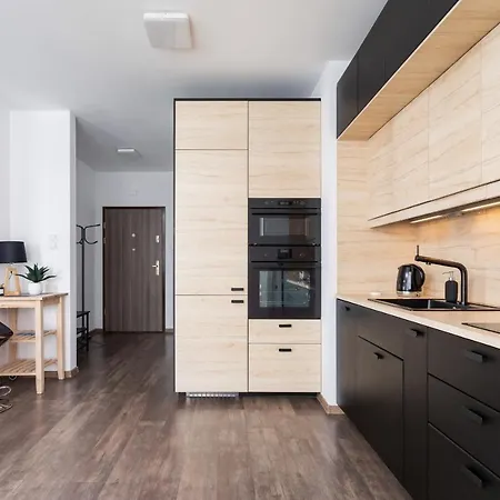 아파트 Spacious With Balcony Zablocie By Renters 크라쿠프